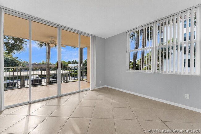 Building Photo - 931 Gardenia Dr