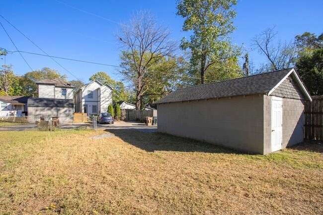 Building Photo - 1213 Meridian St