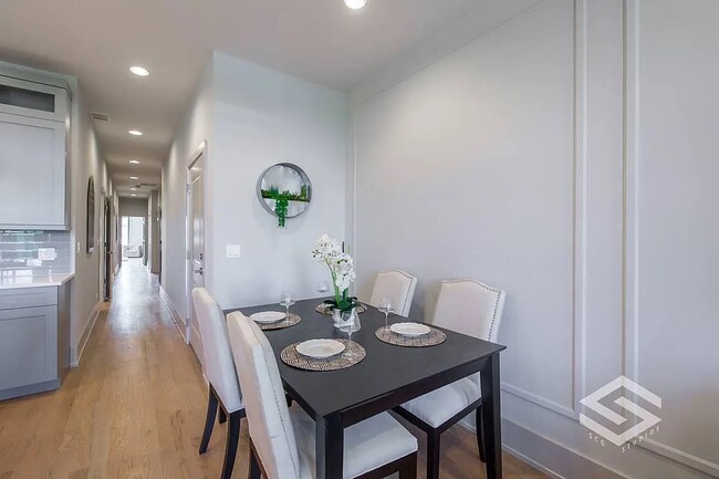 Building Photo - 4226 S Ellis Ave