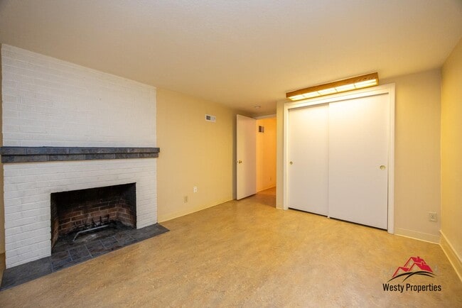 Building Photo - 3205 NE Davis St