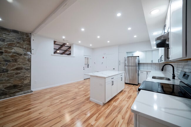 Primary Photo - 10 Wampanoag Trl