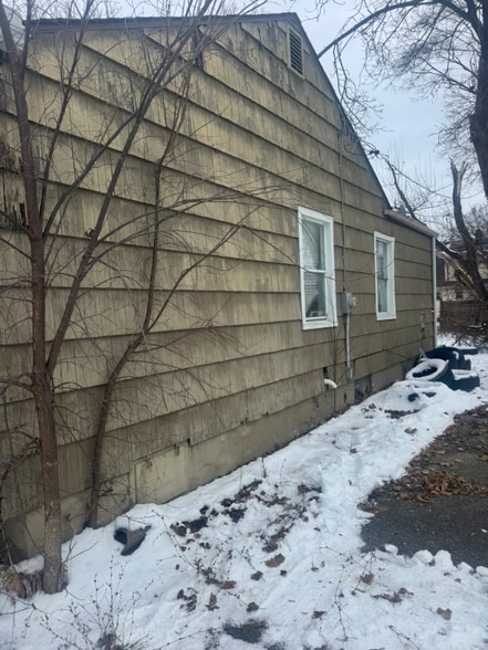 Building Photo - 3401 Davison Rd