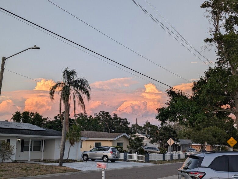 Building Photo - 6132 7th Ave S