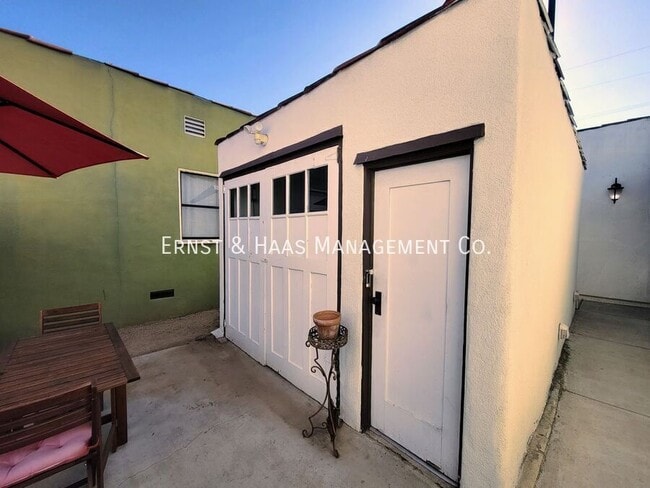 Building Photo - 1630A McKenzie St.-