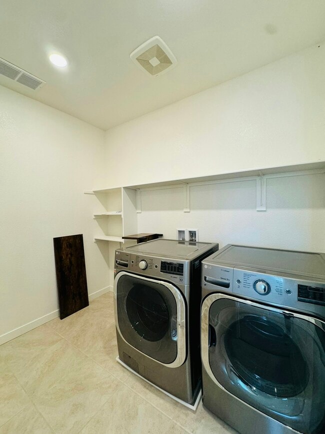 Building Photo - 5440 Guenoc Valley Ln