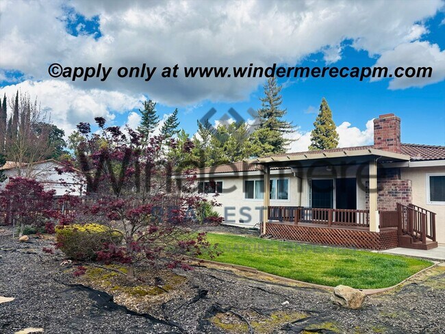 Building Photo - Beautiful 3-Bedroom Home in a Wonderful Fair Oaks Neighborhood!