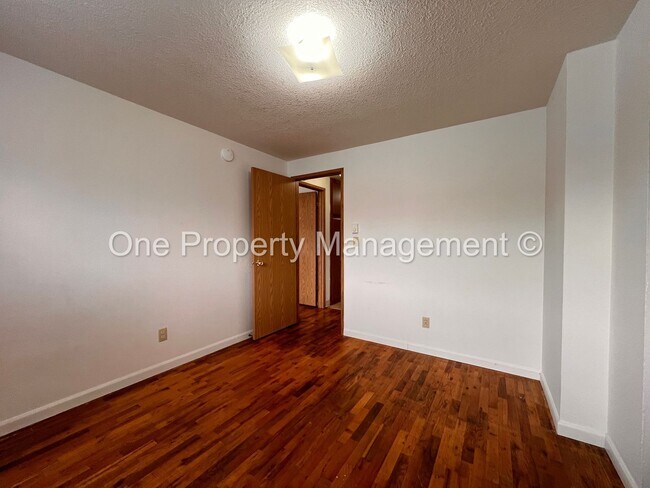 Building Photo - 119 SE 98th Ave