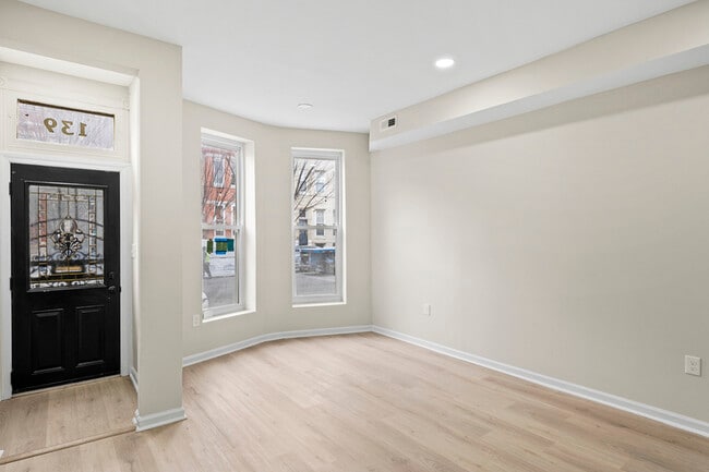 Building Photo - 139 N Lakewood Ave