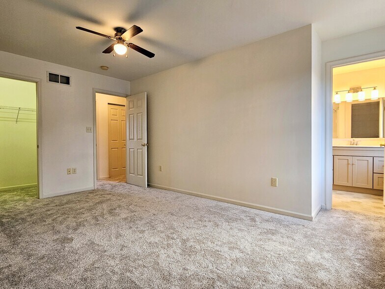 Building Photo - 107 Acorn Ln