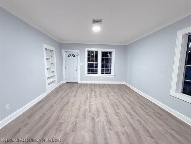 Building Photo - 320 Walnut St