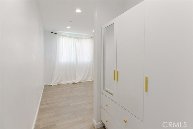 Building Photo - 9965 Glencrest Cir