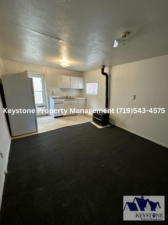 Building Photo - Small Dog Welcome! AC Unit Included! Studio Near Downtown $650/$650