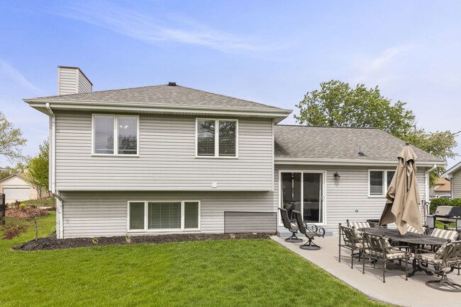 Building Photo - 16505 Timberview Dr