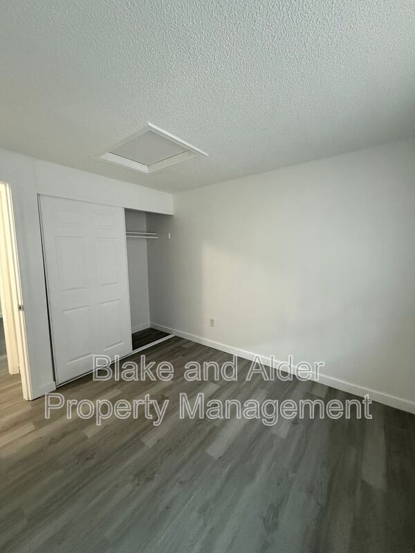 Building Photo - 3865 NE 152nd Ave