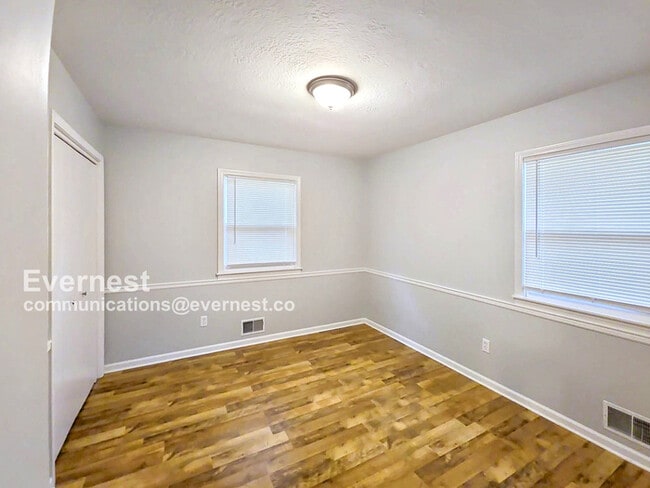 Building Photo - Lovely 3-Bedroom Home with 2-Car Garage / ...
