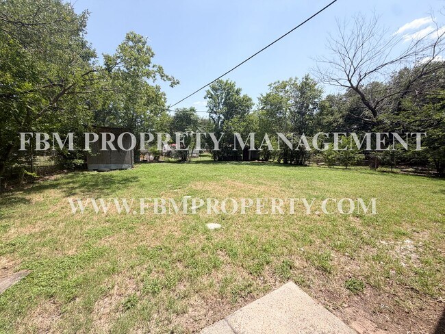 Building Photo - 3015 Winfield Dr