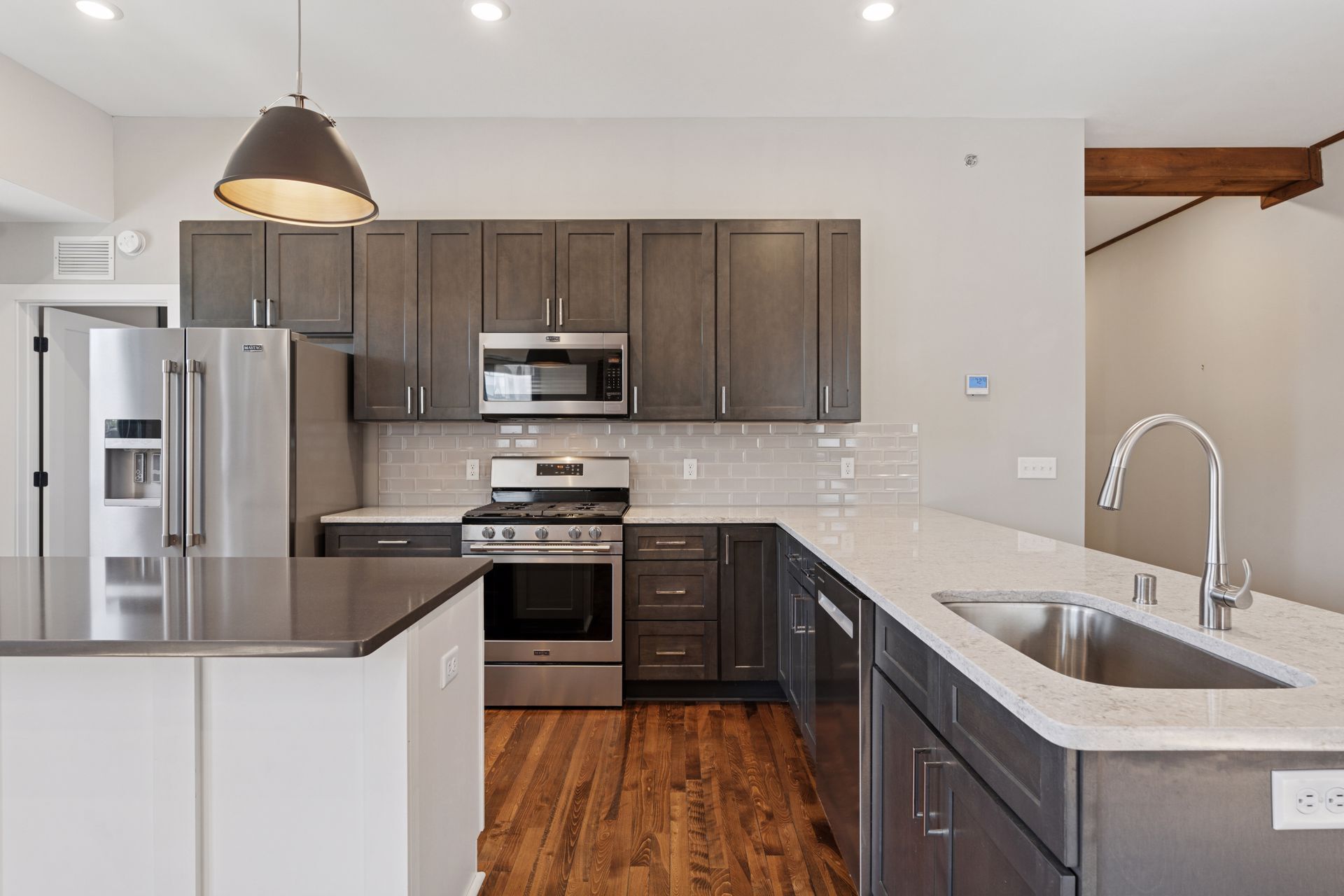 Building Photo - 107 Chestnut St E