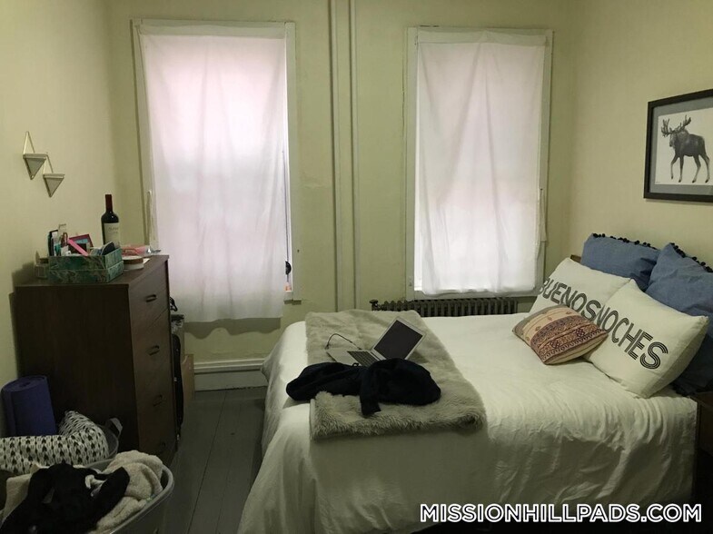 Building Photo - 832 Huntington Ave