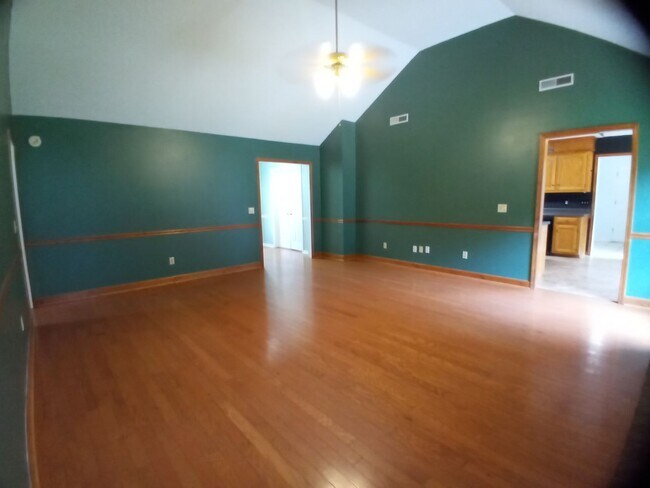 Building Photo - 350 Katydid St