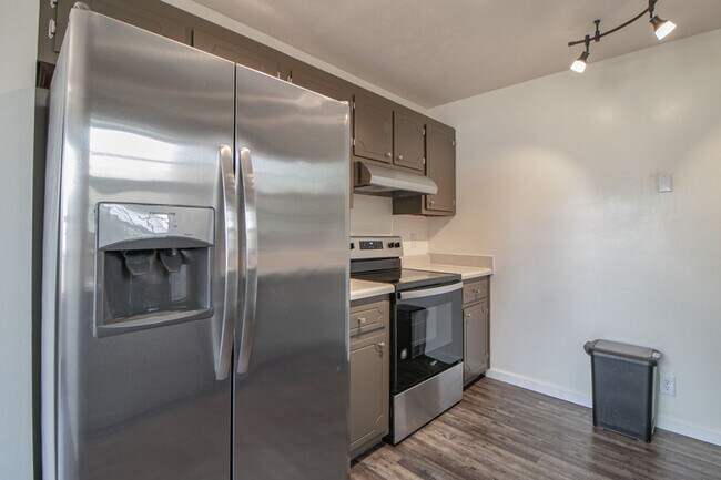 Building Photo - 1325 Meredith Way
