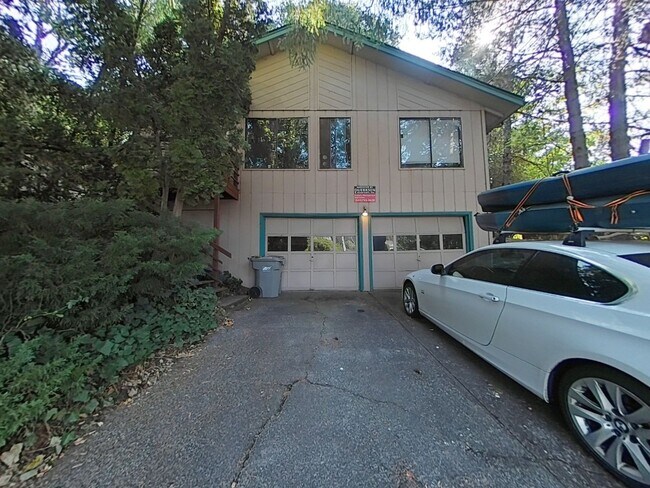 Building Photo - FALL SPECIAL ~ $1010 OFF FIRST MONTH RENT