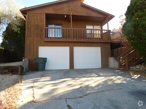 Building Photo - New Paint and Carpet in the Ridges