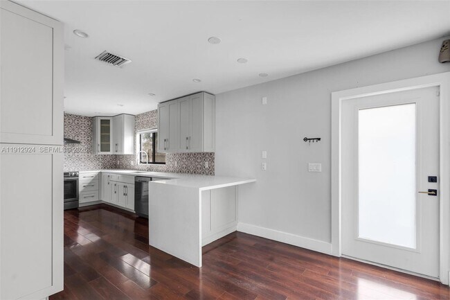 Building Photo - 1230 SW 86th Ct