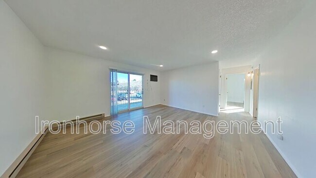 Building Photo - 811 W Villard St