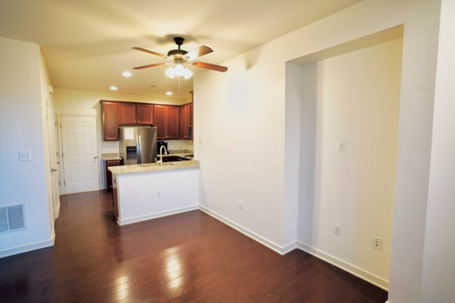 Building Photo - 675B E Church St