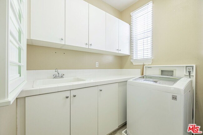 Building Photo - 23810 Bayview Ct