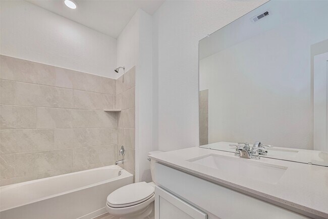 Building Photo - 6822 Yellow Jessamine Ln