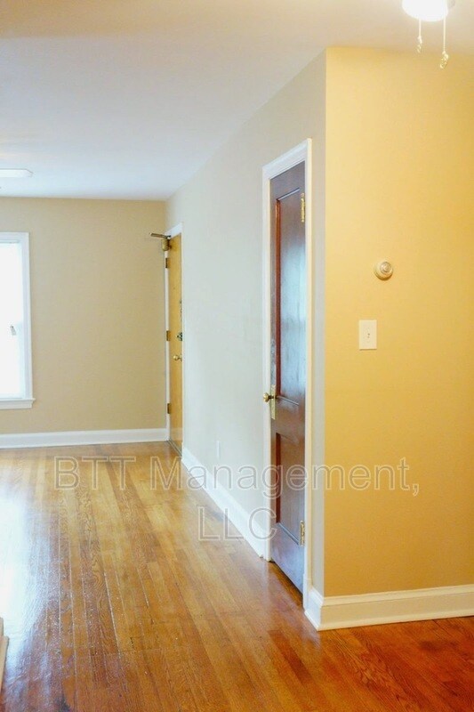 Building Photo - 8406 Greenwood Ave