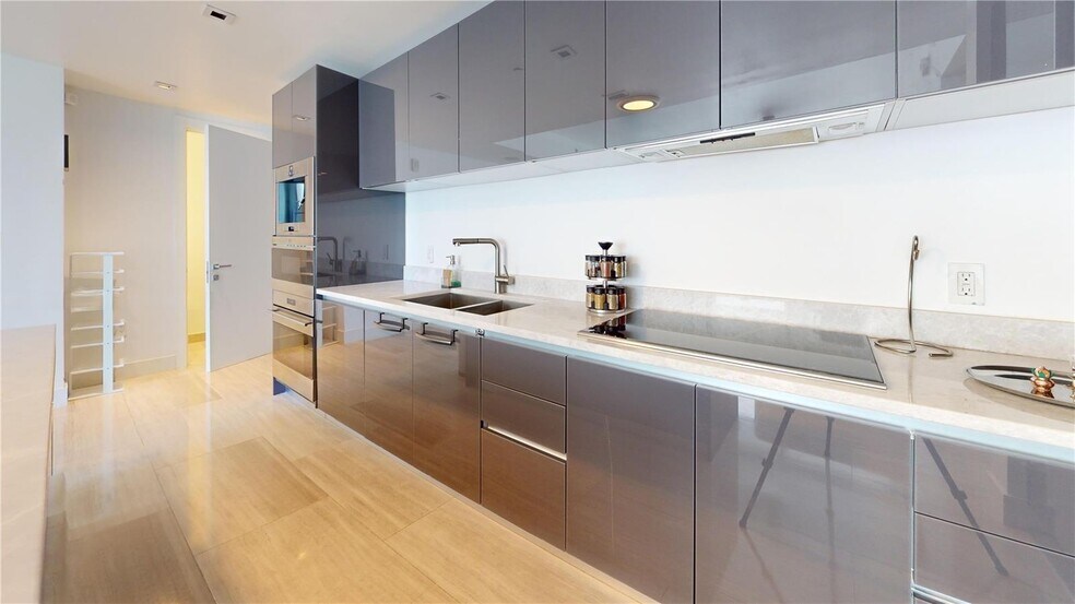 Building Photo - 1451 Brickell Ave