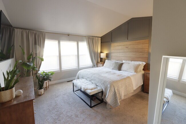 Building Photo - Be the first one to RENT this home! 3 bedrooms, 2 bathrooms, SINGLE LEVEL home with beautiful Lan...