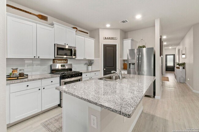 Building Photo - BEAUTIFUL 4-BEDROOM, SINGLE-STORY HOME IN RHINE VALLEY
