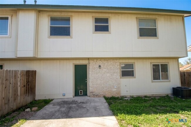 Building Photo - 1225 Westway Cir