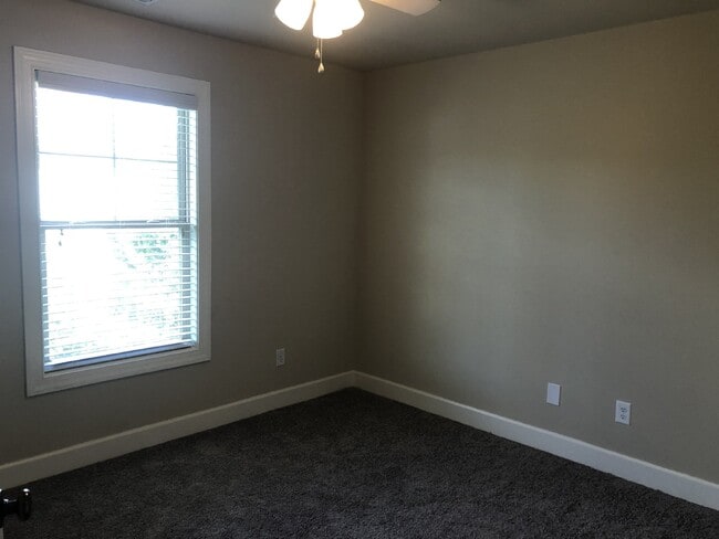 Building Photo - 3BD 2.5 BA TOWNHOME FOR RENT IN COOPER SQ