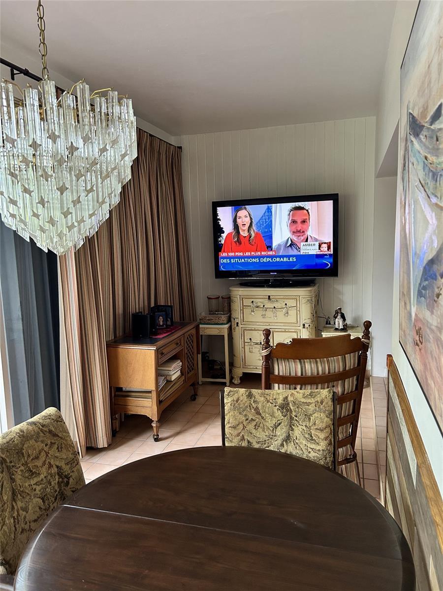 Building Photo - 3121 N Palm Aire Dr