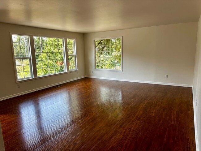 Building Photo - 4Bd/1.5Ba Renton House