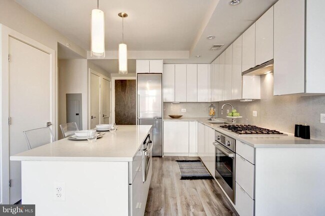 Building Photo - 1311 13th St NW