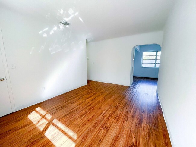 Building Photo - 3003 Residential