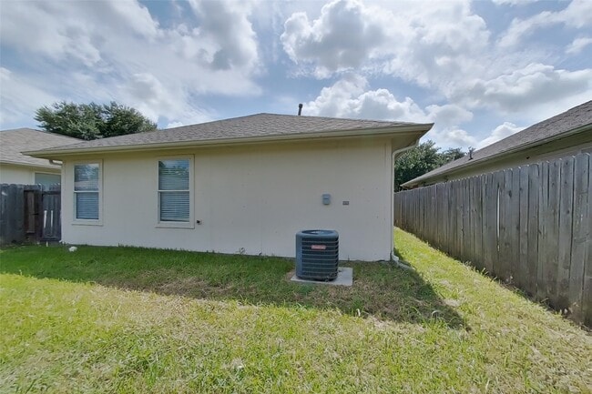 Building Photo - 24307 Hard Wood Dr