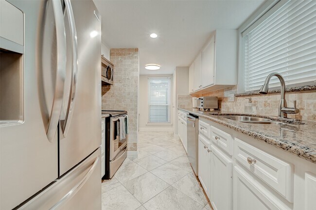 Building Photo - 742 Country Pl Dr