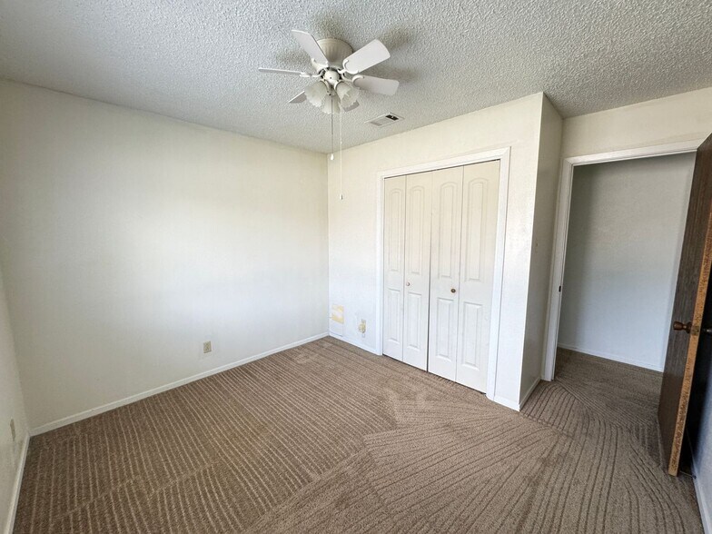 Building Photo - 2112 Hinkle Ave