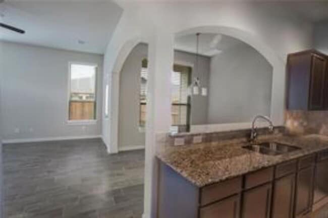 Building Photo - 143 Lakeview Ct