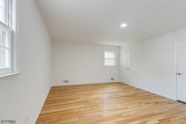 Building Photo - 50 Colonial Way