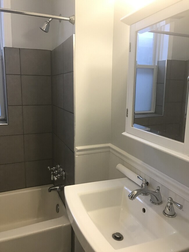 Building Photo - Beautiful renovated home