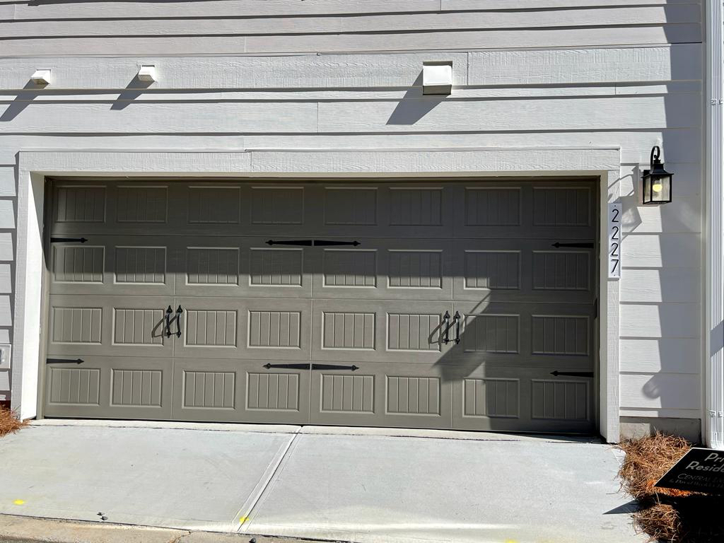 Building Photo - Room in Townhome on Statesville Ave