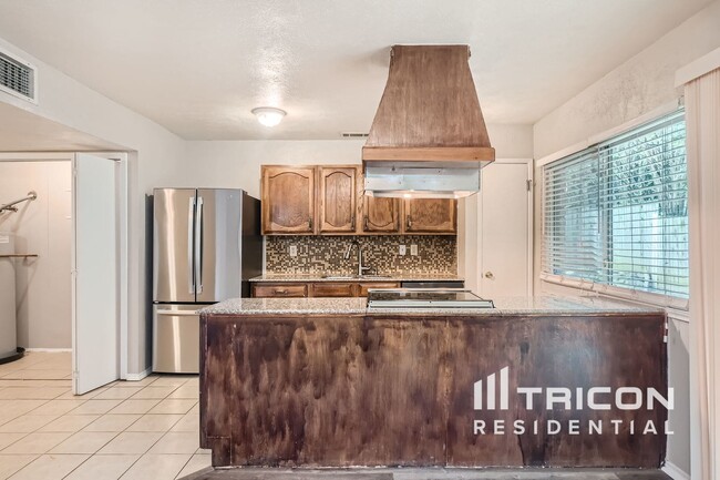 Building Photo - 6518 Greenspring Dr