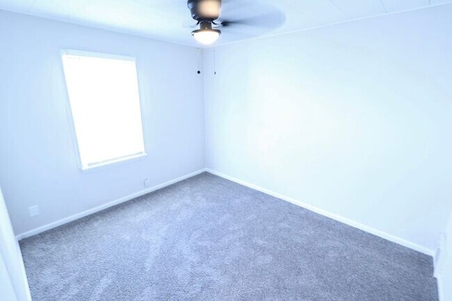 Building Photo - 894 Sutherland Ave